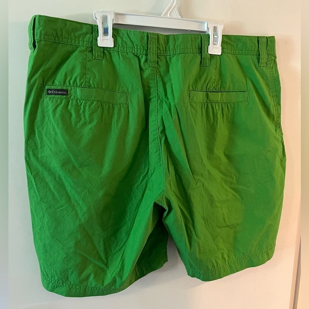 Columbia Shorts, Green, size 38, excellent used condition - Picture 3 of 7